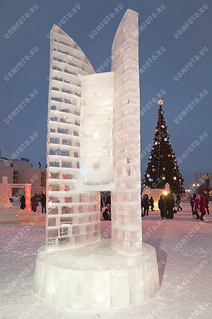 ледяной городок,город Ижевск,памятник,стелла,лыжи Кулаковой,монумент Дружбы Народов,новый год,достопримечательность