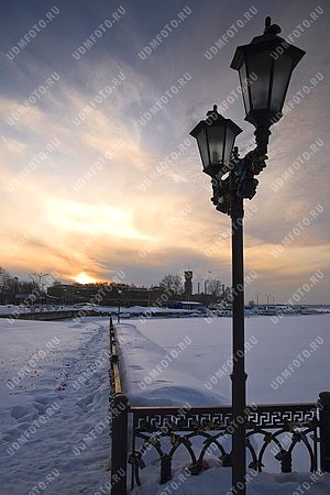 город Ижевск,ижевский пруд,фонарь,набережная,небо,закат солнца