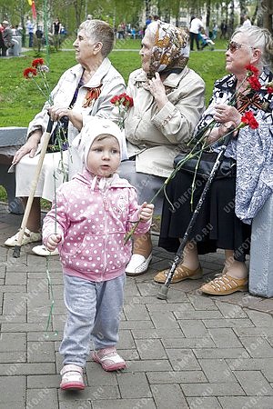 9 мая,ветеран ВОВ,старики,дети,цветы